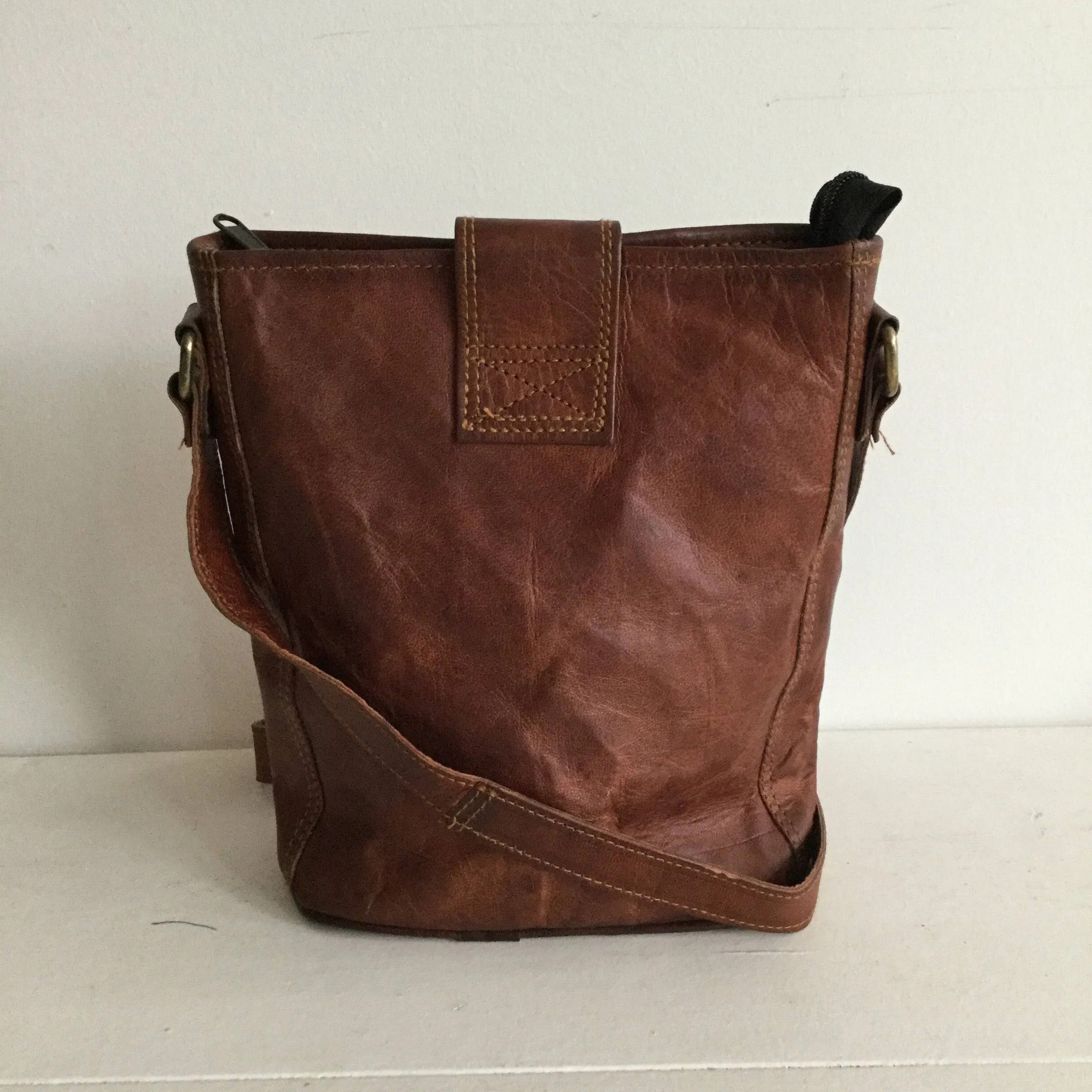 12” LEATHER BUCKET BAG