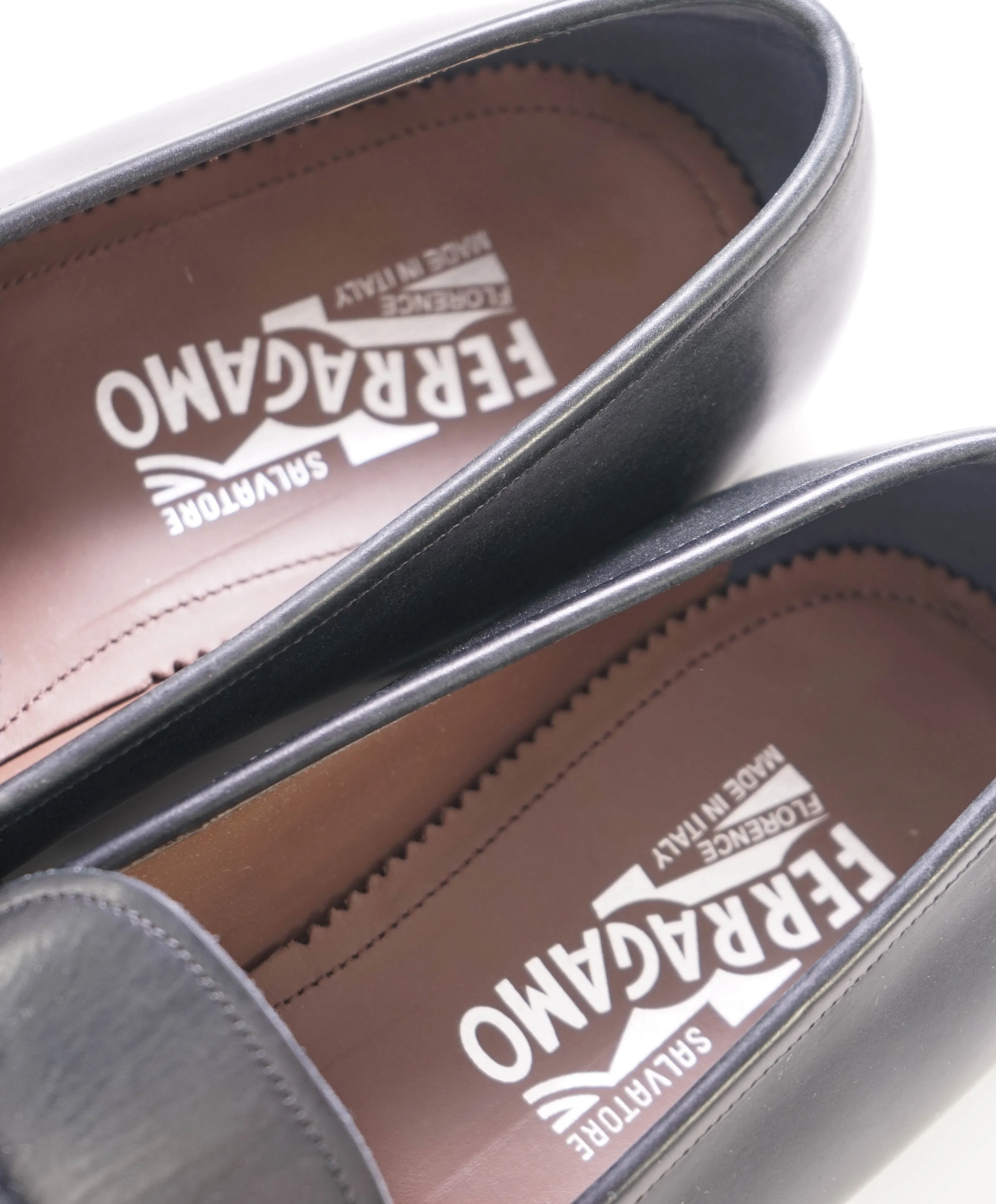 $850 SALVATORE FERRAGAMO - "BENFORD" Black Logo Bit Front Loafer - 11E US