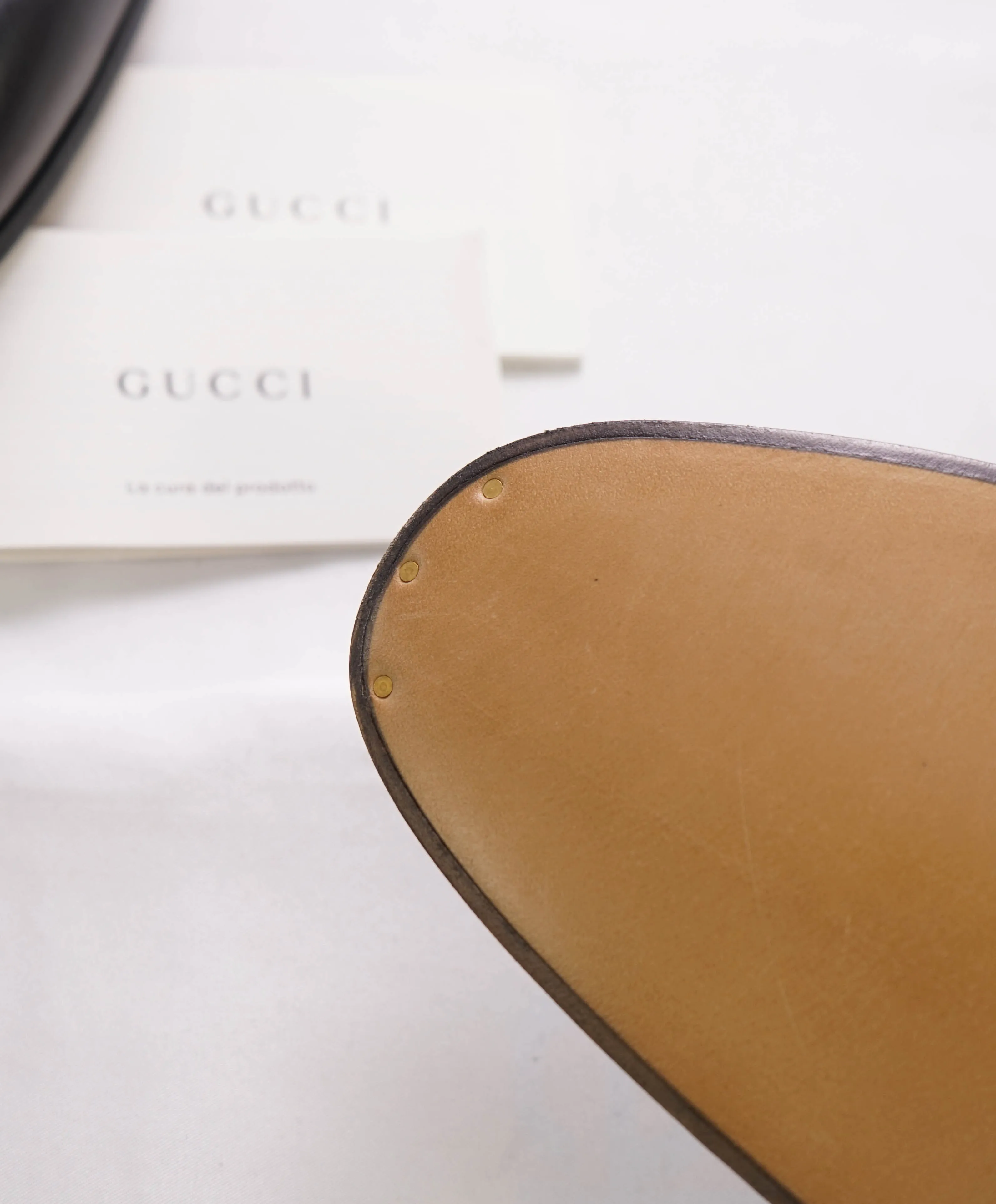 $920 GUCCI - "JORDAAN" Black/Gold ICONIC Horsebit Leather Loafers - 10.5US (10G)