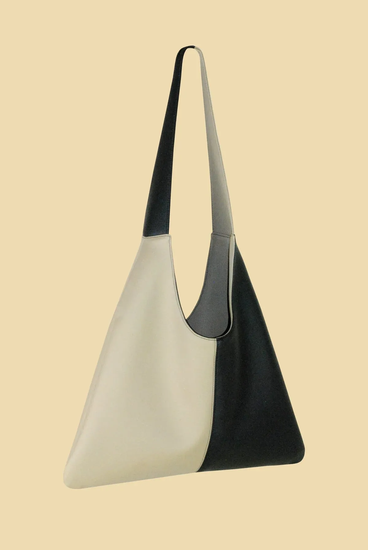 AGAVE TRIANGULAR TOTE XL | Beige & Black by Santos