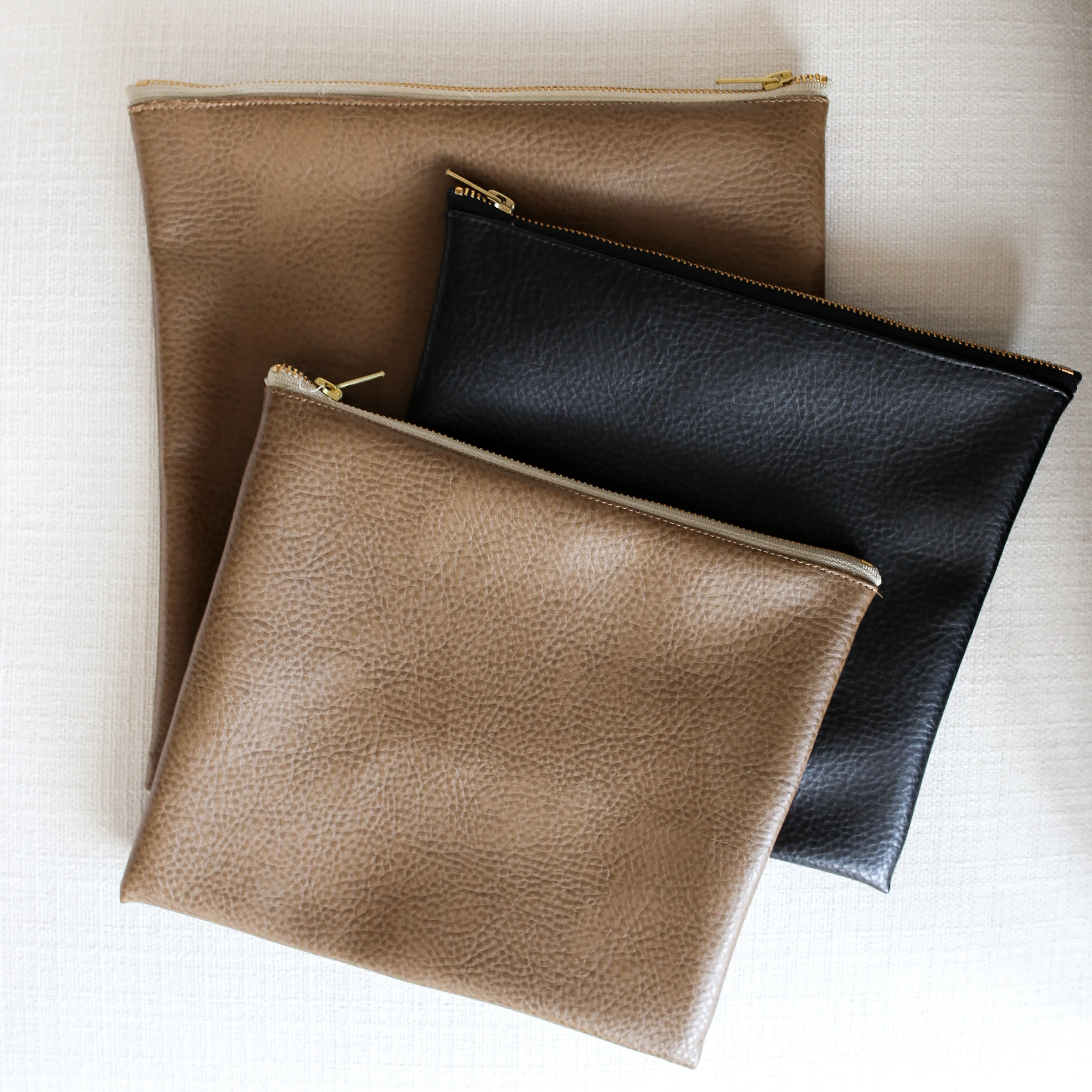 Callie Clutch in Bowie Black
