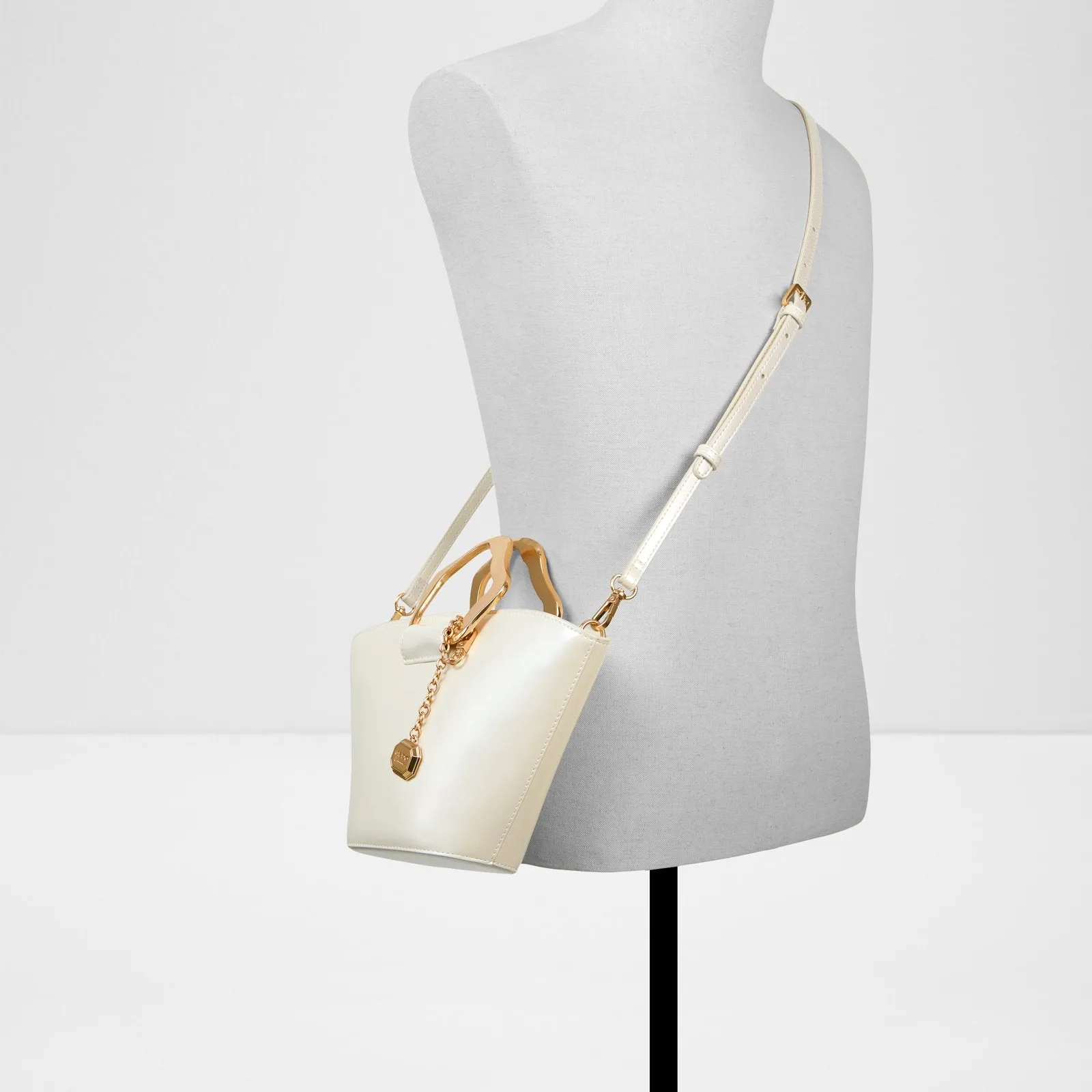 Goldenview / Satchel