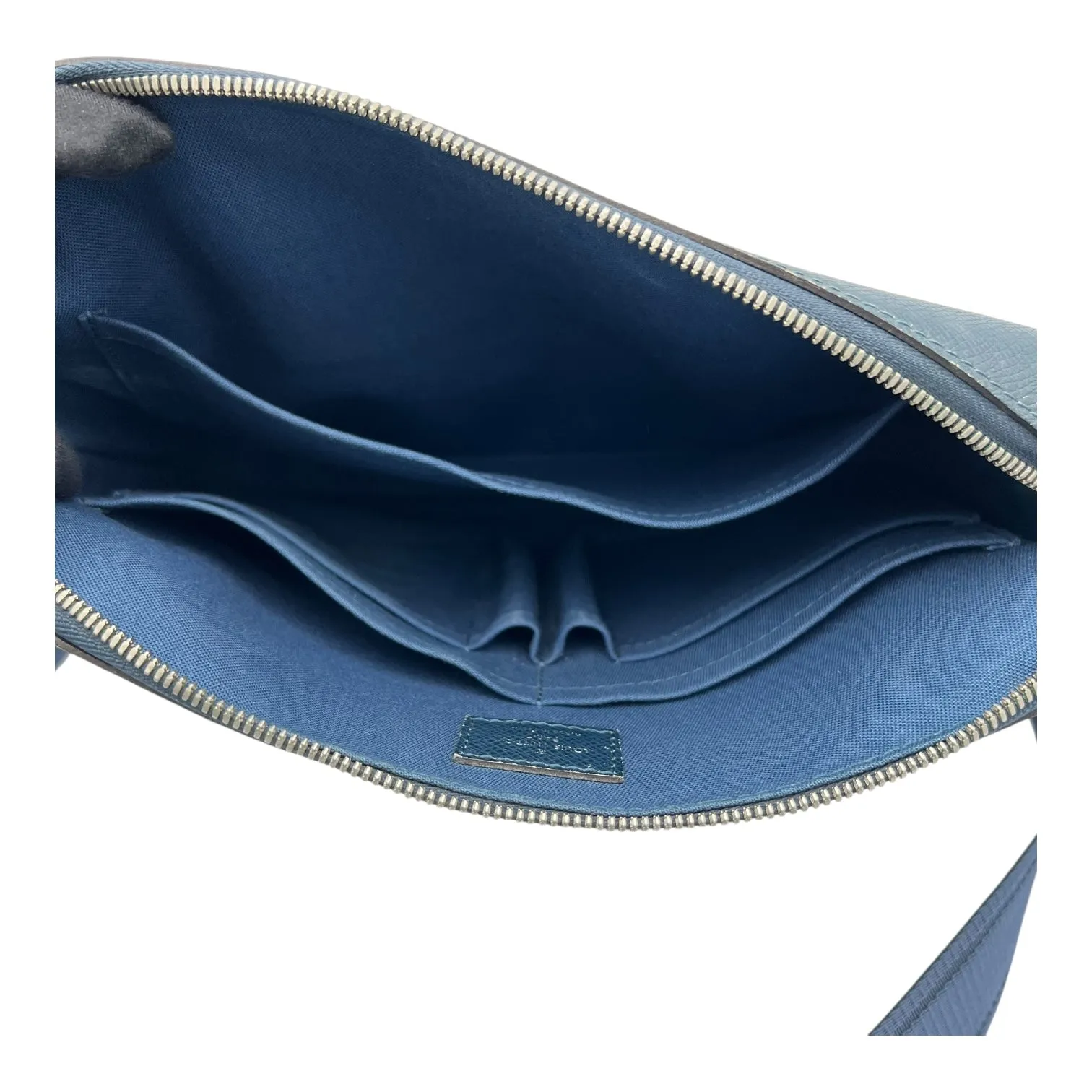 Grigori Messenger PM Blue in Taiga Leather, Silver hardware