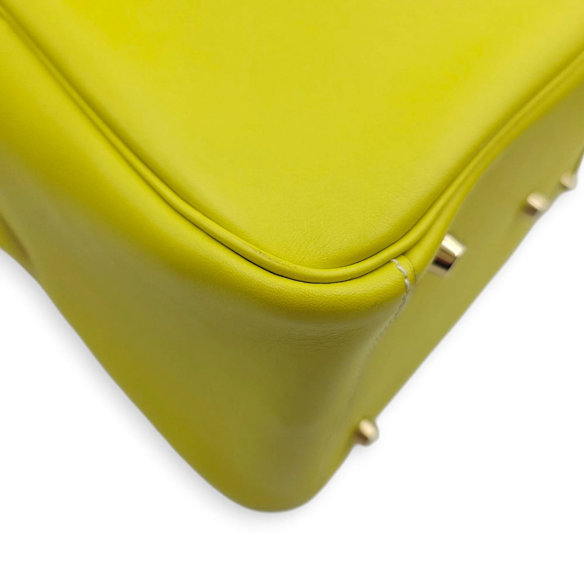 Lindy 30 Lime in Swift, Gold hardware