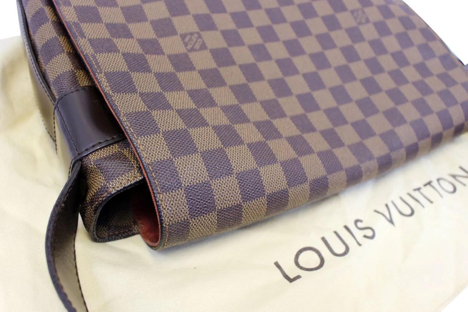 LOUIS VUITTON Damier Ebene Bastille Messenger Bag