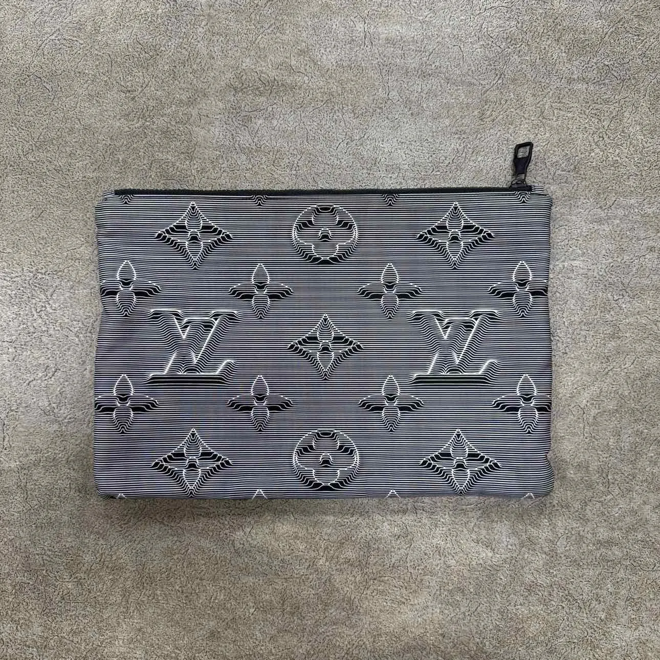 Louis Vuitton Pouch "2054 MONOGRAM" Used Grey Size OS