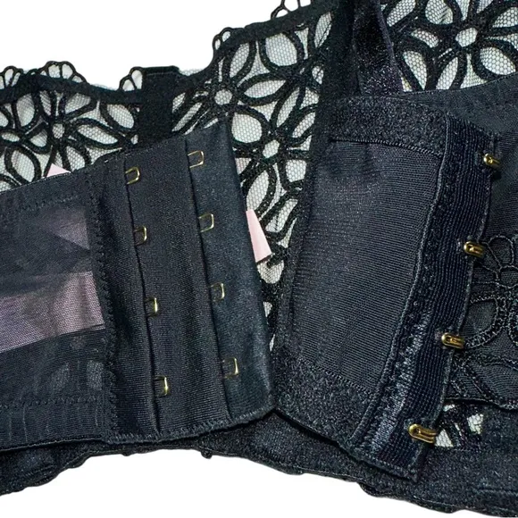 NWT Very Sexy Geo Daisy Lace Bandeau Corset Top