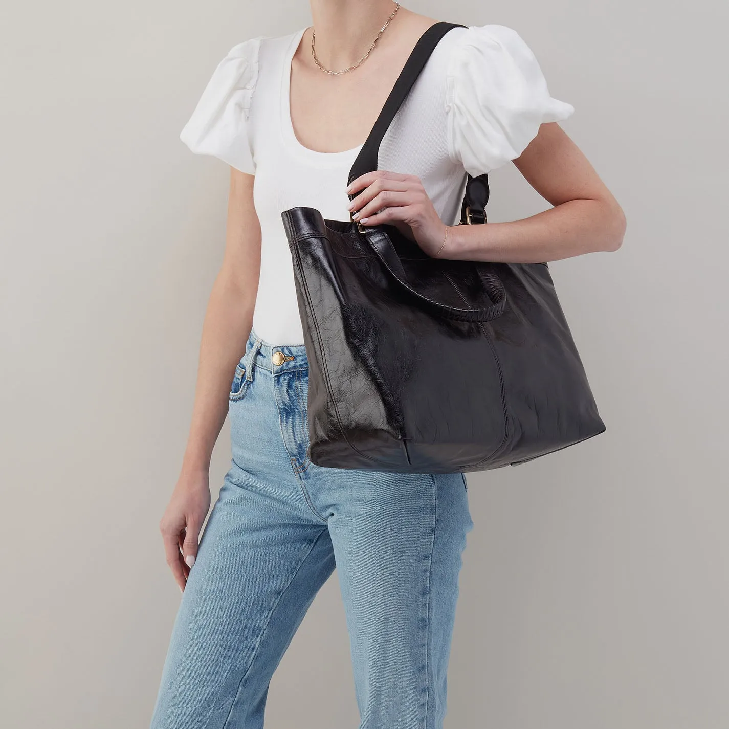 Romy Max Tote In Polished Leather - Black
