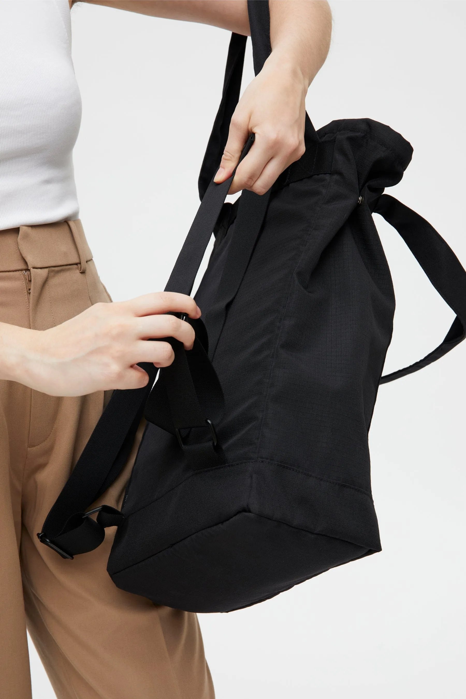 Roots Tote Maxi 15" Black Vandra