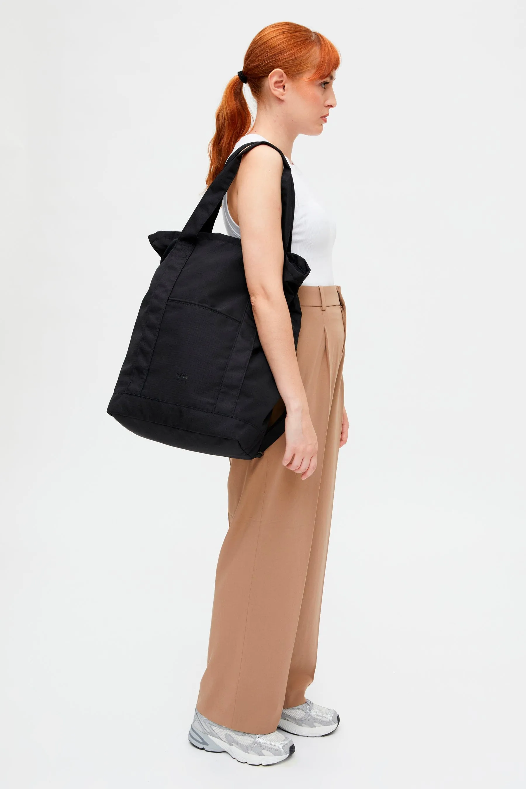 Roots Tote Maxi 15" Black Vandra