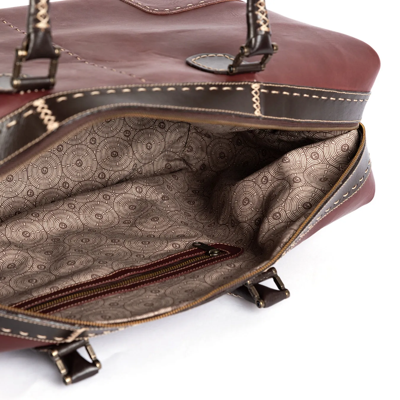 Sechaba : Leather Travel Bag in Raisin Relaxa
