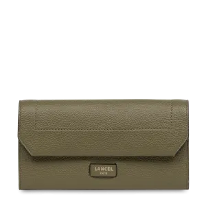 Slim flap wallet