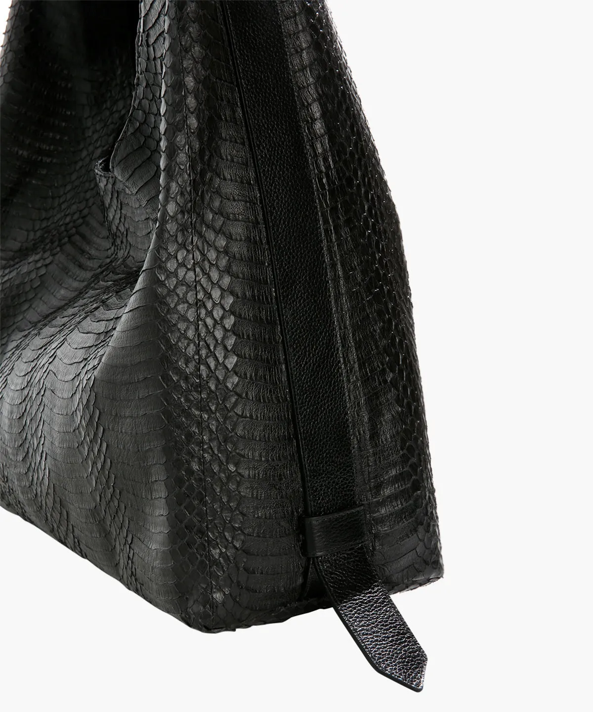 Tachia in Snake and Leather