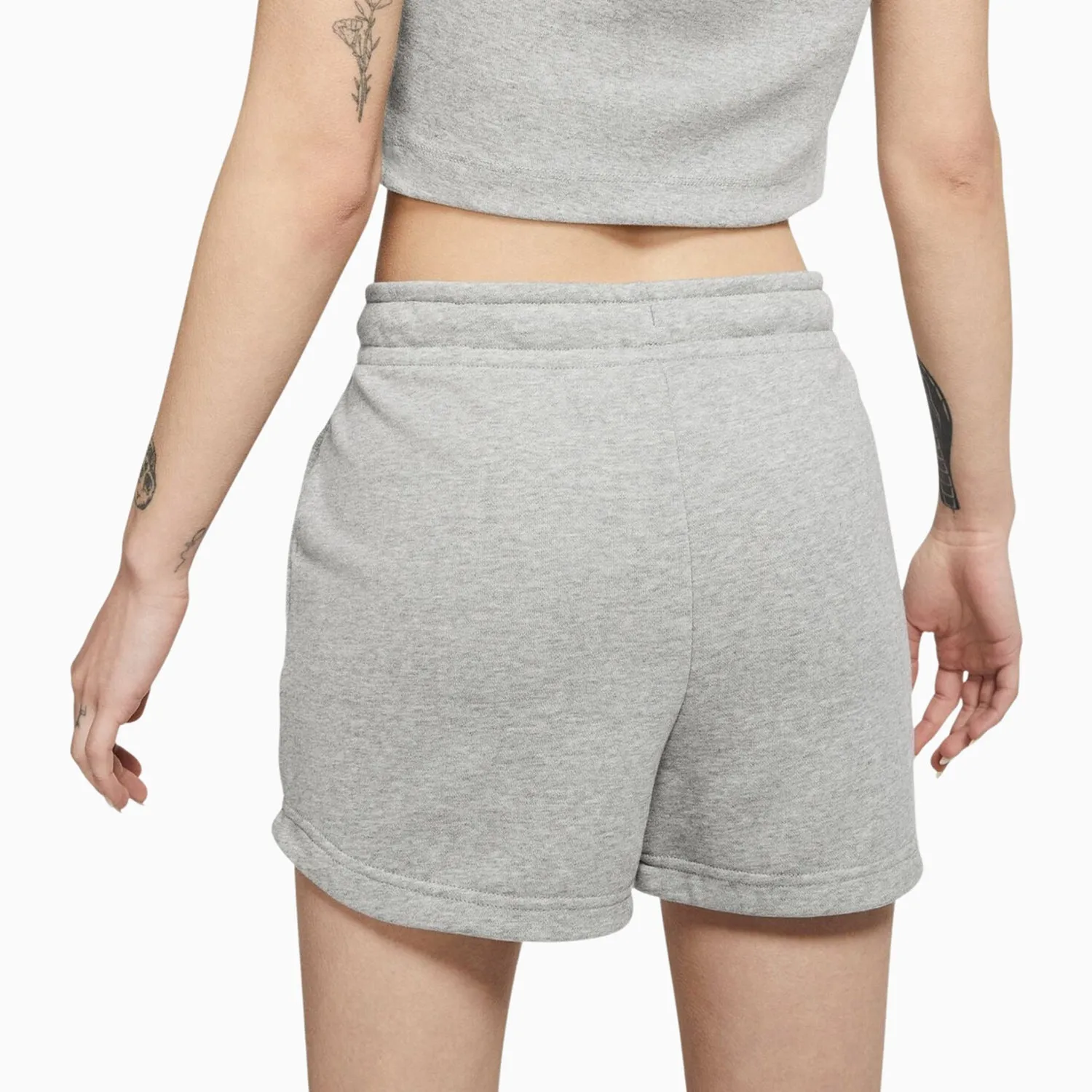 Women's Sportswear Essential Outfit