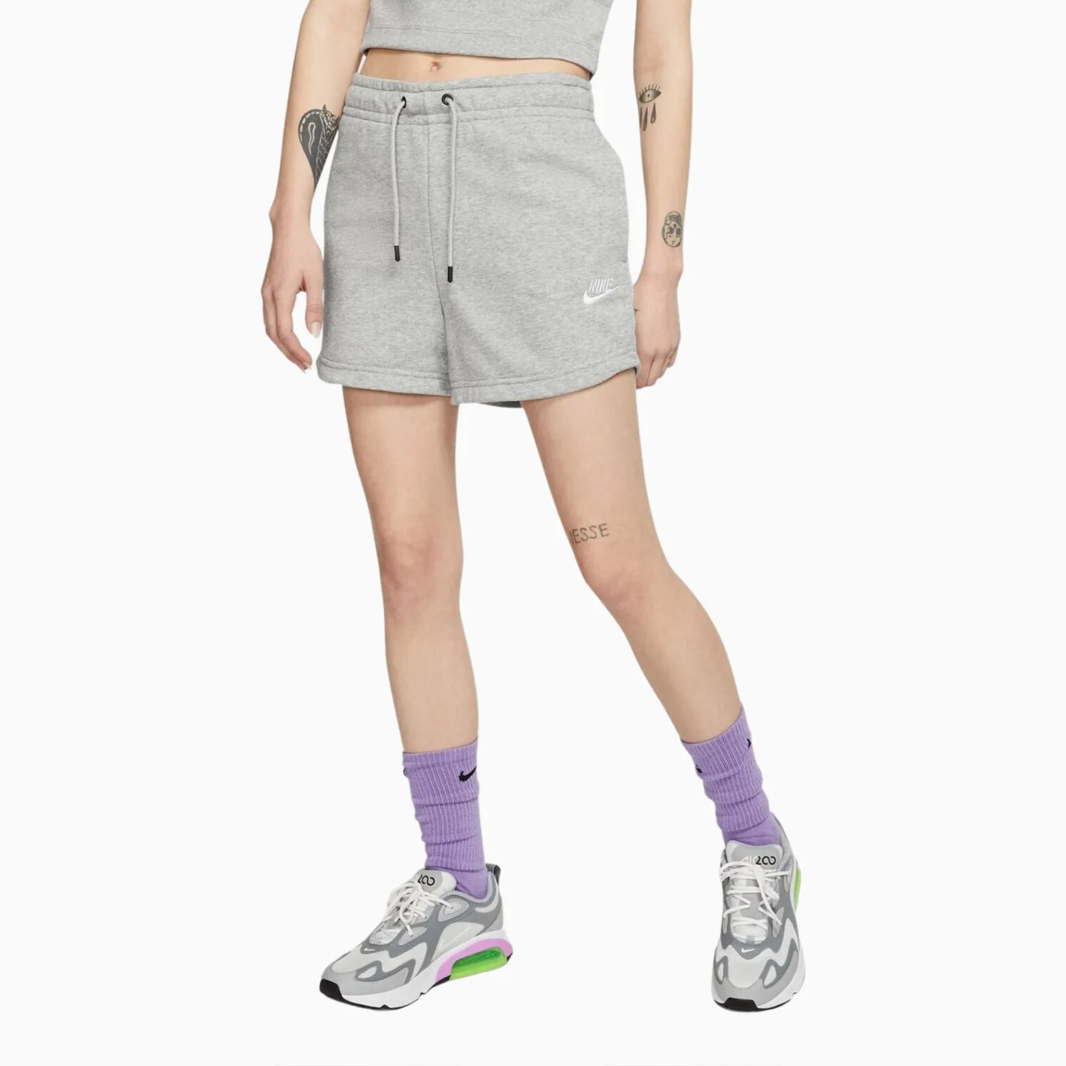 Women's Sportswear Essential Outfit