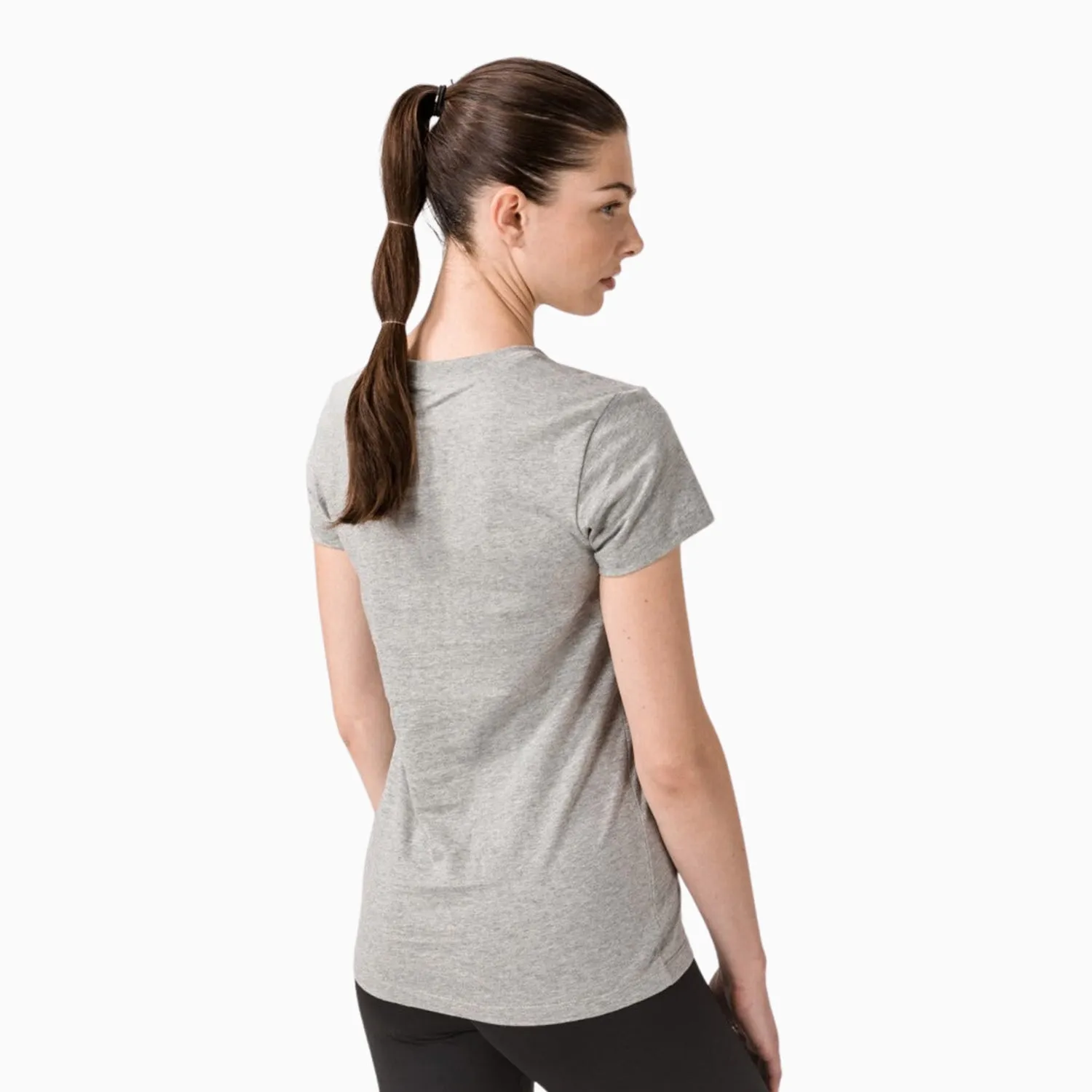 Women's Sportswear Essential Outfit